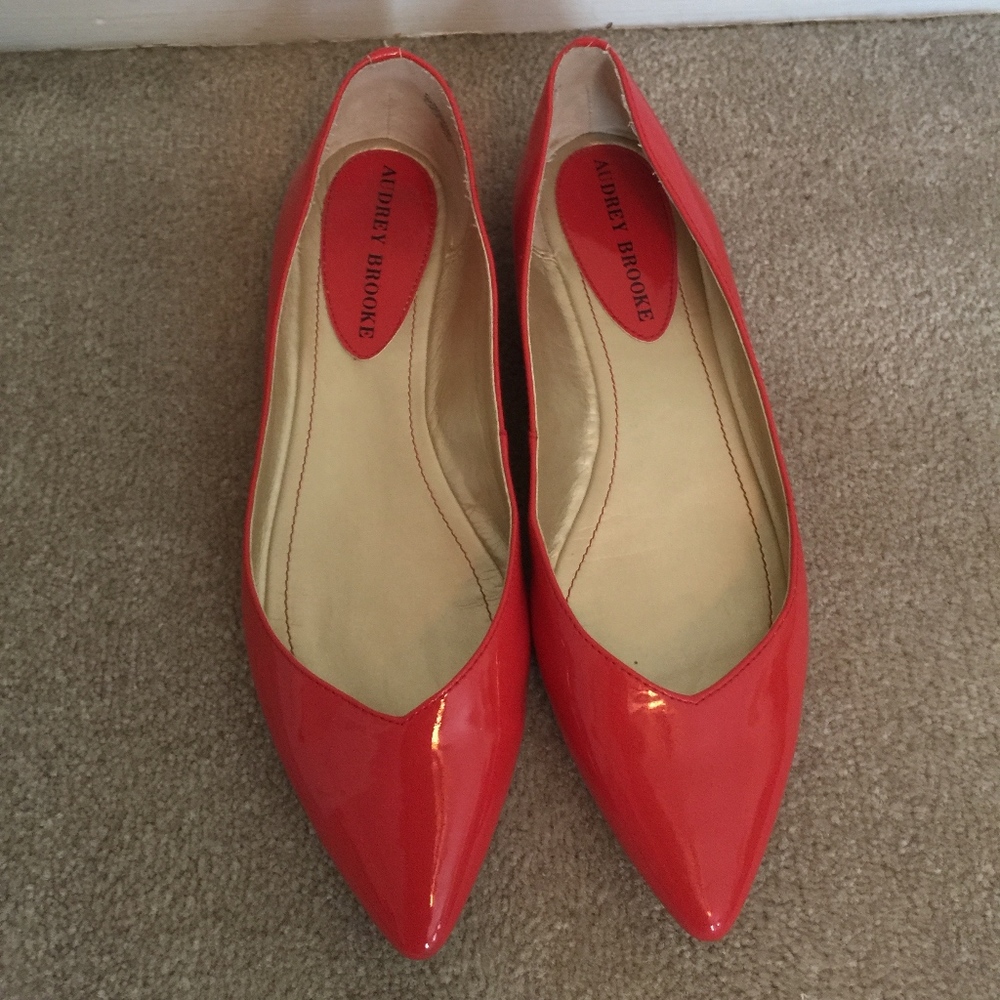 Women's Pointed-Toe Flats